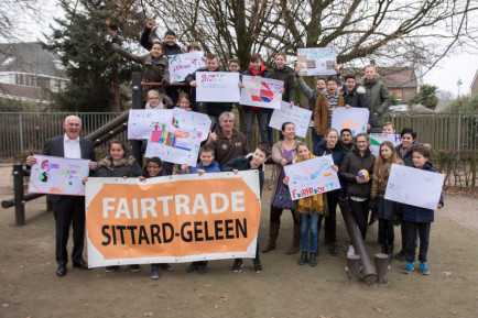 Fairtrade werkgroep Sittard-Geleen zet OBS aan de Meule in het zonnetje